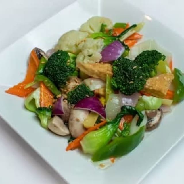 Bông Cải Xào - Roosting in Cauliflower Basket.
